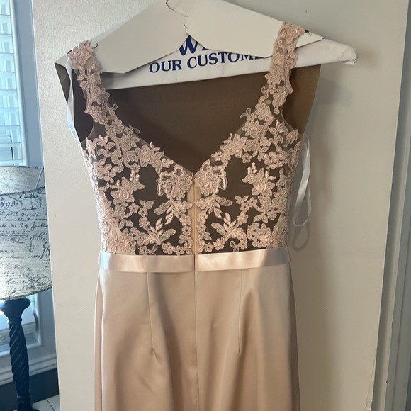 Gorgeous Avery Austin gown champagne color size 4 - Picture 2 of 7